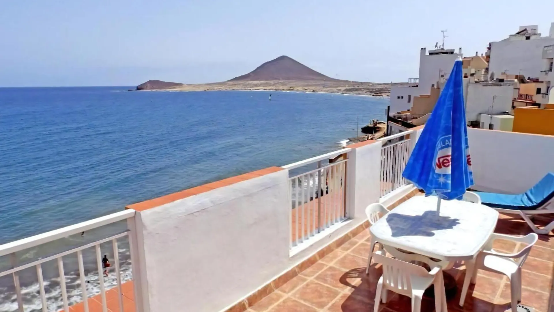 Apartment Direkt Am Meer Gelegene Ferienwohnung Mit Balkon El Medano  Spain