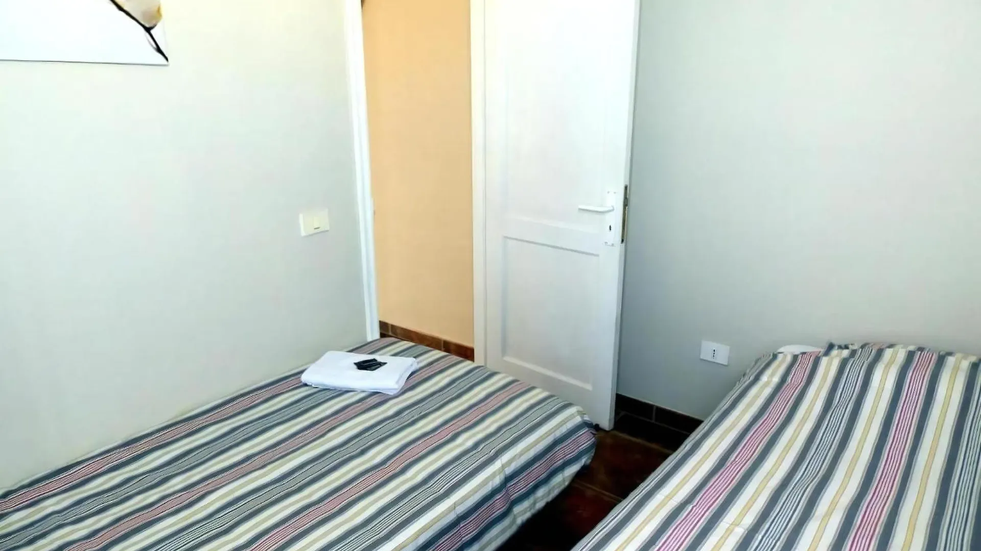 Direkt Am Meer Gelegene Ferienwohnung Mit Balkon El Medano  Spain