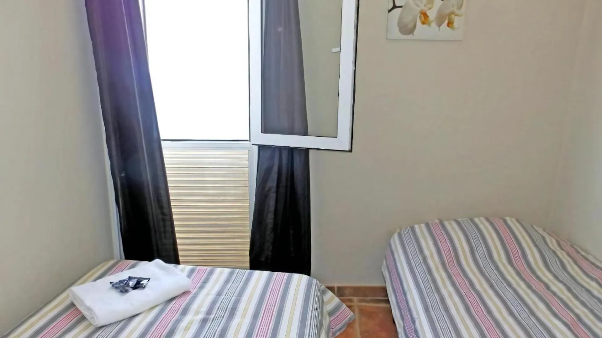Apartment Direkt Am Meer Gelegene Ferienwohnung Mit Balkon El Medano  Spain